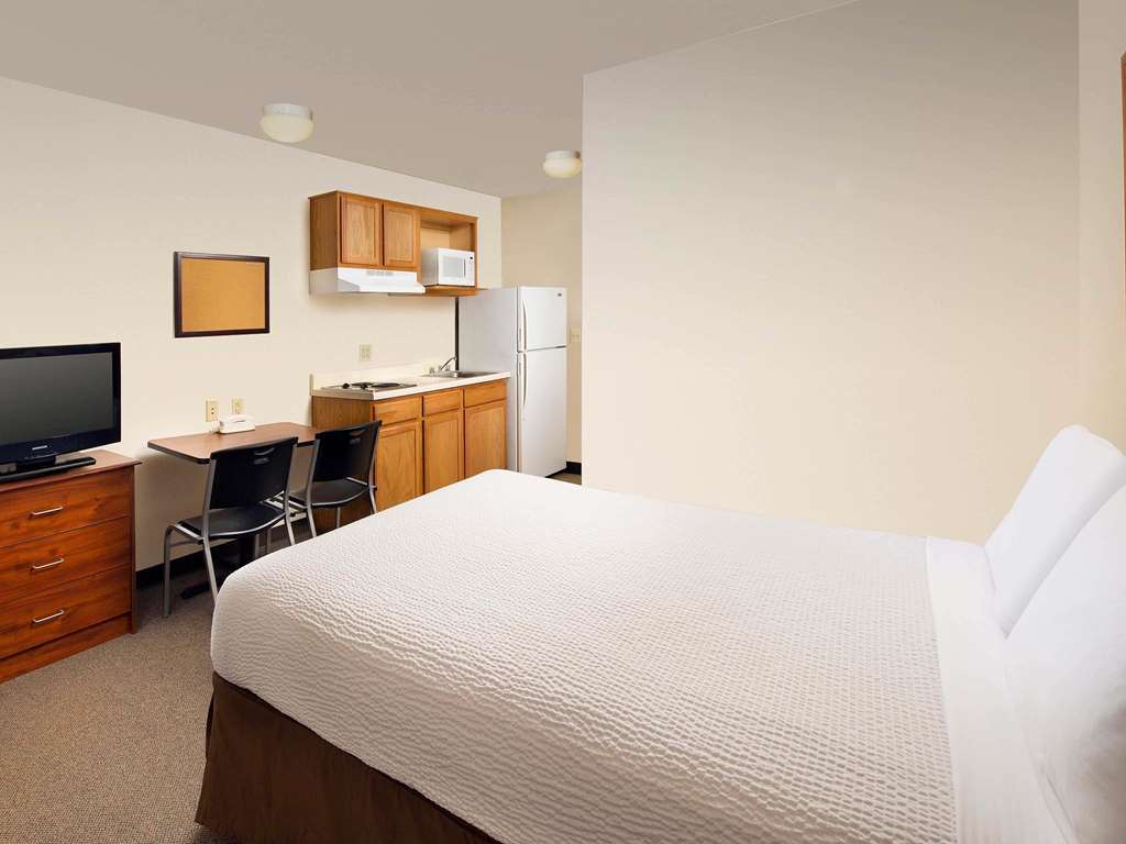 Woodspring Suites Allentown Bethlehem Room photo