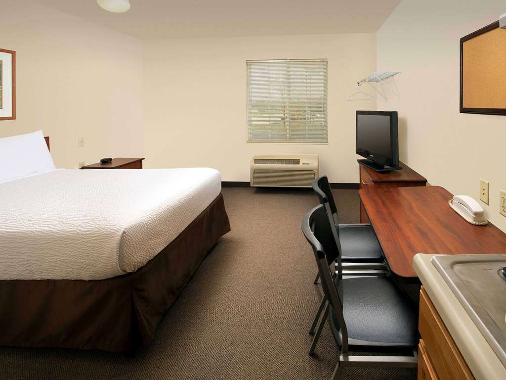 Woodspring Suites Allentown Bethlehem Room photo